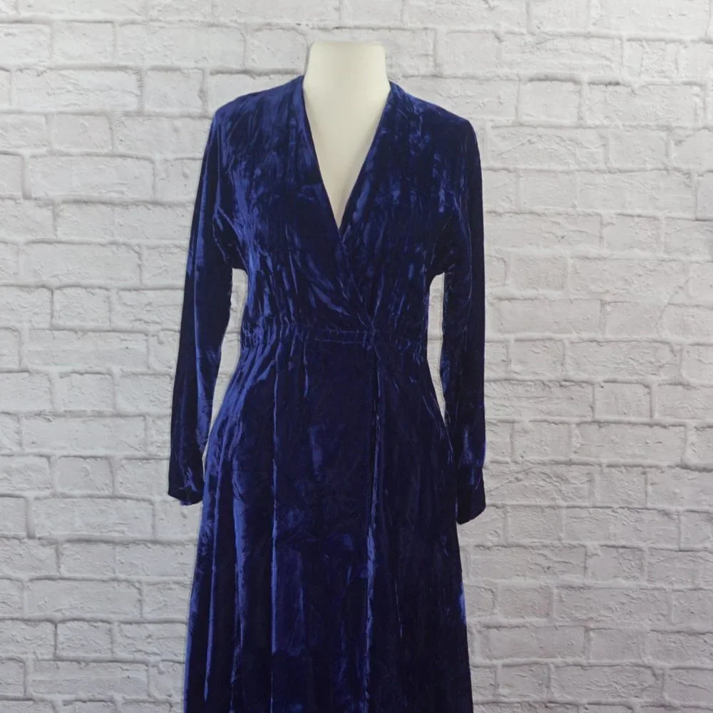 Vintage 70s Halston Bergdorf Goodman Midnight Navy Crushed Velvet Wrap Dress - Picture 4 of 10